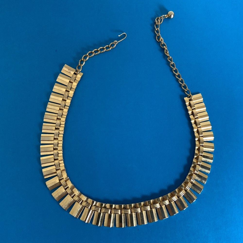 Vintage Gold Tone Geometric Link Necklace – Retro Statement Choker